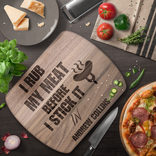 I_Rub_My_Meat_Cutting_Board_For_Dad_Gril_Dark_Rounded_H_Lifestyle_Mockup.png